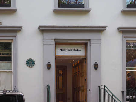 LONDON, UK - JUNE 10, 2015: Abbey Road recording studios made famous by the 1969 Beatles albumのeditorial素材