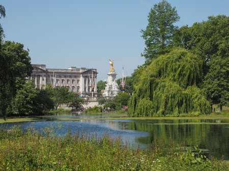 LONDON, UK - JUNE 11, 2015: St James Park with Buckingham Palace in the backgroundのeditorial素材