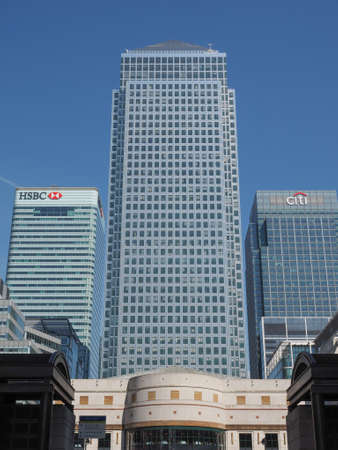 LONDON, UK - JUNE 11, 2015: The Canary Wharf business centre is the largest business district in the United Kingdomのeditorial素材
