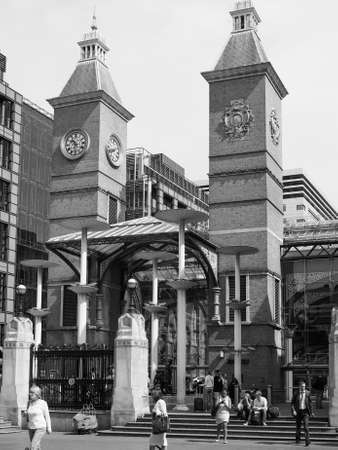 LONDON, UK - JUNE 12, 2015: Travellers at Liverpool Street Station in black and whiteのeditorial素材