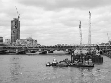 LONDON, UK - JUNE 10, 2015: Panoramic view of Thames River in black and whiteのeditorial素材