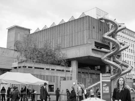 LONDON, UK - JUNE 09, 2015: People walking on the South Bank of Thames River in black and whiteのeditorial素材