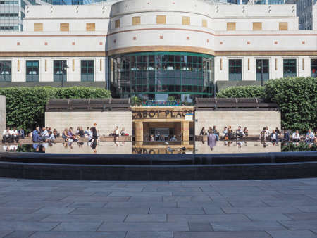 LONDON, UK - JUNE 11, 2015: The Canary Wharf business centre is the largest business district in the United Kingdomのeditorial素材
