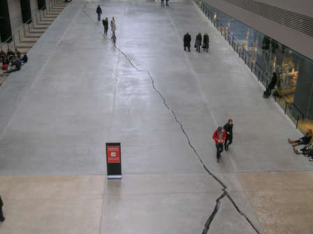 LONDON, UK - CIRCA MARCH, 2008: The Turbine Hall which once housed the electricity generators of the power station is now a huge open public space part of Tate Modern art gallery in South Bankのeditorial素材