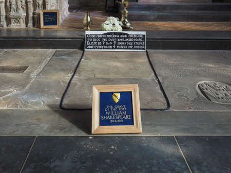 STRATFORD UPON AVON, UK - SEPTEMBER 26, 2015: Grave of William Shakespeare in Holy Trinity Churchのeditorial素材