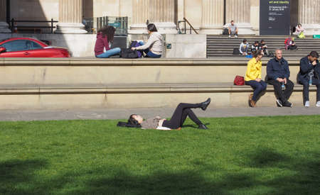 LONDON, UK - SEPTEMBER 28, 2015: Tourists visiting the British Museumのeditorial素材