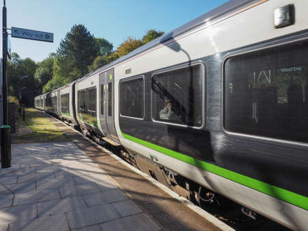 TANWORTH IN ARDEN, UK - SEPTEMBER 25, 2015: London Midland train at Wood End railway station on the Stratford upon Avon to Birmingham route known at the Shakespeare Lineのeditorial素材