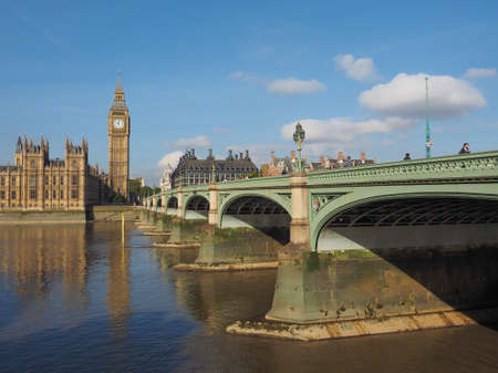 LONDON, UK - SEPTEMBER 28, 2015: Tourists on Westminster Bridge at the Houses of Parliament aka Westminster Palaceのeditorial素材
