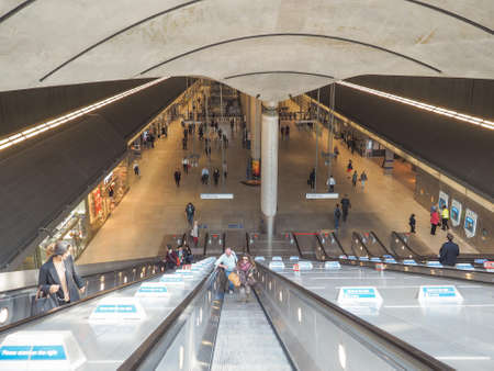 LONDON, UK - SEPTEMBER 29, 2015: The Canary Wharf tube station serves the largest business district in the United Kingdomのeditorial素材
