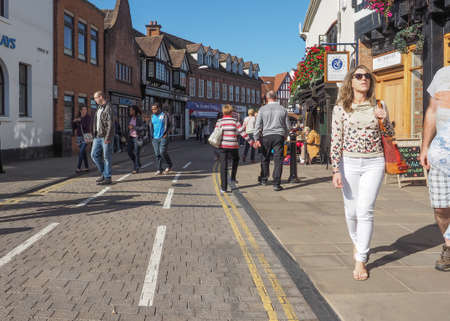 STRATFORD UPON AVON, UK - SEPTEMBER 26, 2015: Tourists visiting the city of Stratford, birthplace of William Shakespeareのeditorial素材