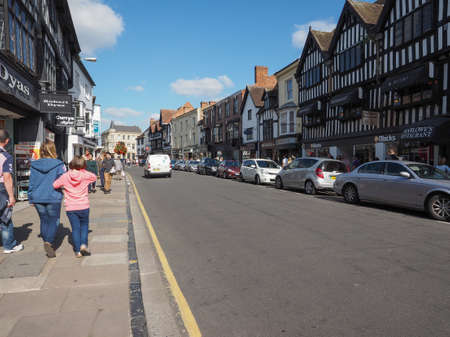 STRATFORD UPON AVON, UK - SEPTEMBER 26, 2015: Tourists visiting the city of Stratford, birthplace of William Shakespeareのeditorial素材