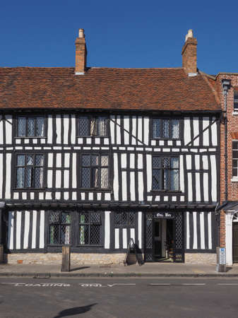STRATFORD UPON AVON, UK - SEPTEMBER 26, 2015: Oak bar public house in ancient Tudor buildingのeditorial素材