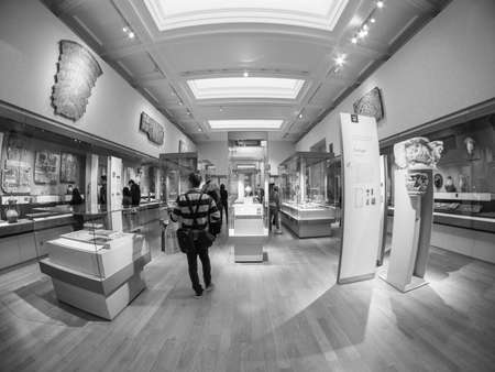 LONDON, UK - SEPTEMBER 28, 2015: Tourists visiting the British Museum in black and whiteのeditorial素材