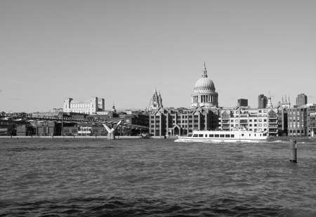 LONDON, UK - SEPTEMBER 28, 2015: Panoramic view of River Thames in black and whiteのeditorial素材