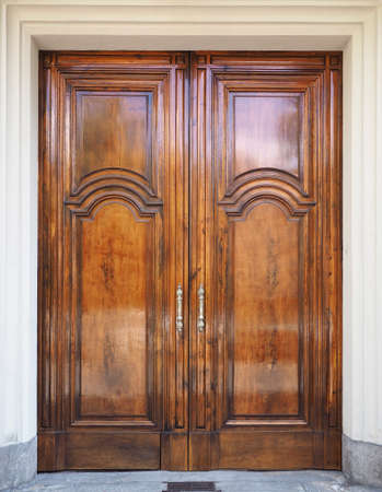 Ancient wooden door in symmetrical front viewの写真素材