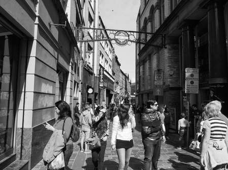 LIVERPOOL, UK - CIRCA JUNE 2016: The Cavern Club nightclub at 10 Mathew Street where The Beatles played in black and whiteのeditorial素材
