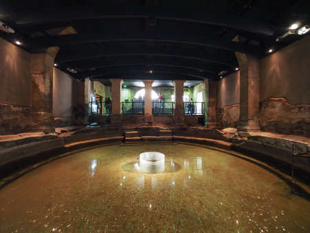 BATH, UK - CIRCA SEPTEMBER 2016: Roman Baths ancient spaのeditorial素材