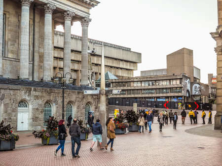 BIRMINGHAM, UK - SEPTEMBER 24, 2015: Tourists visiting the city (HDR)のeditorial素材