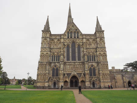 SALISBURY, UK - CIRCA SEPTEMBER 2016: Salisbury Cathedral (aka Cathedral Church of the Blessed Virgin Mary)のeditorial素材