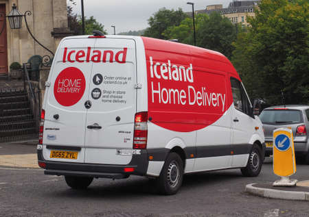 BATH, UK - CIRCA SEPTEMBER 2016: Iceland supermarket store home delivery vanのeditorial素材