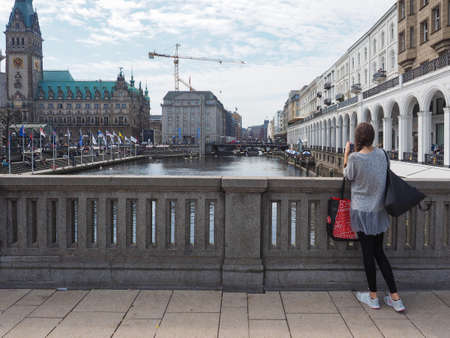 HAMBURG, GERMANY - CIRCA MAY 2017: Kleine Alster (meaning Little Alster) artificial lakeのeditorial素材