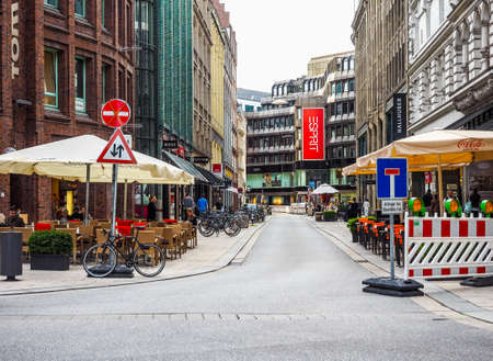 HAMBURG, GERMANY - CIRCA MAY 2017: Tourists visiting the city of Hamburg, hdrのeditorial素材