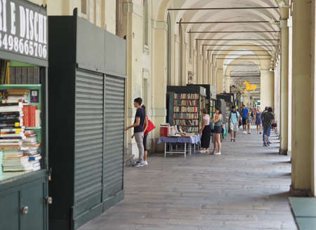TURIN, ITALY - CIRCA JULY 2017: People in Via Poのeditorial素材