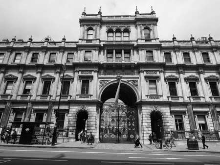 LONDON, UK - CIRCA JUNE 2017: Burlington House hosting the Royal Academy as well as Geological, Linnean, Royal Astronomical Society, Society of Antiquaries, Royal Society of Chemistry in black and whiteのeditorial素材