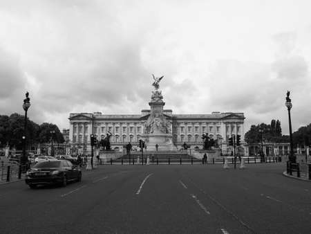 LONDON, UK - CIRCA JUNE 2017: Buckingham Palace royal palace in black and whiteのeditorial素材