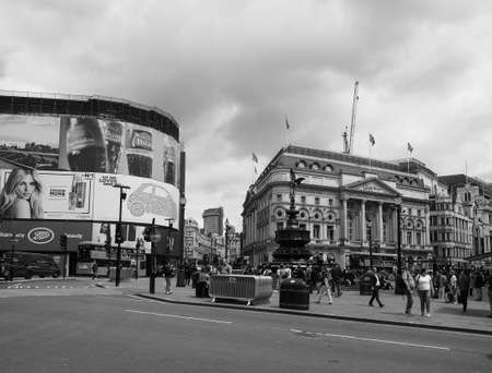 LONDON, UK - CIRCA JUNE 2017: People in Piccadilly Circus in black and whiteのeditorial素材
