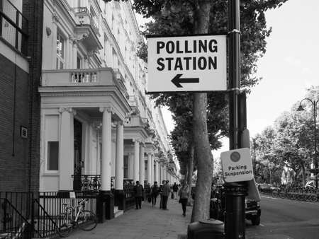 LONDON, UK - CIRCA JUNE 2017: A polling Station sign in black and whiteのeditorial素材