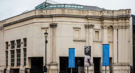 LONDON, UK - CIRCA JUNE 2017: The National Gallery in Trafalgar Square (high dynamic range)のeditorial素材