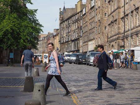 EDINBURGH, UK - CIRCA JUNE 2018: People in the Royal Mileのeditorial素材