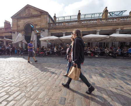 LONDON, UK - CIRCA JUNE 2018: People in Covent Gardenのeditorial素材