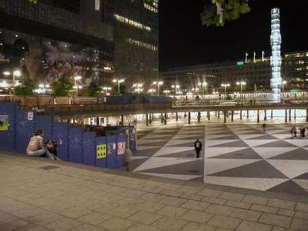 STOCKHOLM, SWEDEN - CIRCA AUGUST 2005: Sergels torg square and fountain in front of the Kulturhuset (house of culture) at nightのeditorial素材