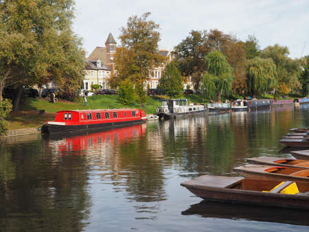 CAMBRIDGE, UK - CIRCA OCTOBER 2018: Punting on River Camのeditorial素材