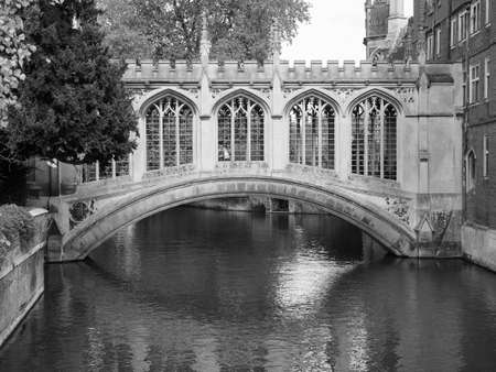 CAMBRIDGE, UK - CIRCA OCTOBER 2018: Bridge of Sighs over river Cam at St John's College in black and whiteのeditorial素材
