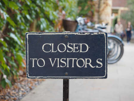 closed to visitors sign, selective focus blurred background bokehの写真素材