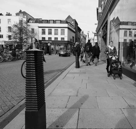 CAMBRIDGE, UK - CIRCA OCTOBER 2018: People in the city centre in black and whiteのeditorial素材