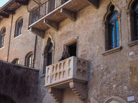 VERONA, ITALY - CIRCA MARCH 2019: House of Juliet Capulet (Giulietta Capuleti) with balcony made famous by William Shakespeare love tragedy Romeo and Julietのeditorial素材