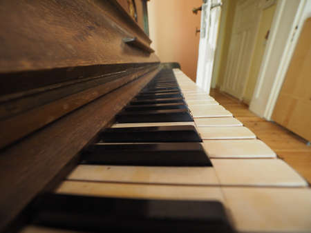 detail of piano keyboard keys on vintage instrumentの写真素材