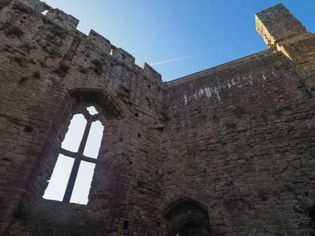 CHEPSTOW, UK - CIRCA SEPTEMBER 2019: Ruins of Chepstow Castle (Castell Cas-gwent in Welsh)のeditorial素材