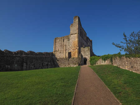 CHEPSTOW, UK - CIRCA SEPTEMBER 2019: Ruins of Chepstow Castle (Castell Cas-gwent in Welsh)のeditorial素材