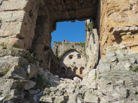 CHEPSTOW, UK - CIRCA SEPTEMBER 2019: Ruins of Chepstow Castle (Castell Cas-gwent in Welsh)のeditorial素材