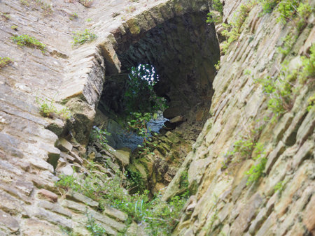 CHEPSTOW, UK - CIRCA SEPTEMBER 2019: Ruins of Chepstow Castle (Castell Cas-gwent in Welsh)のeditorial素材