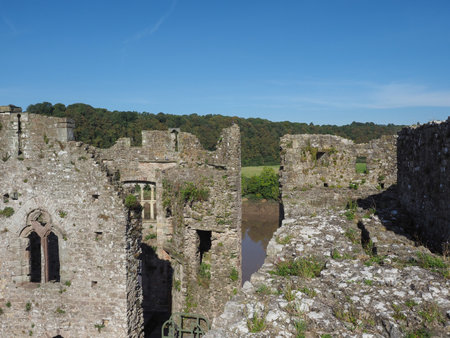 CHEPSTOW, UK - CIRCA SEPTEMBER 2019: Ruins of Chepstow Castle (Castell Cas-gwent in Welsh)のeditorial素材