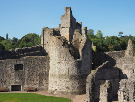 CHEPSTOW, UK - CIRCA SEPTEMBER 2019: Ruins of Chepstow Castle (Castell Cas-gwent in Welsh)のeditorial素材
