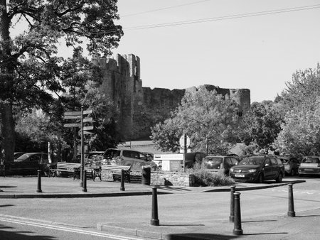 CHEPSTOW, UK - CIRCA SEPTEMBER 2019: View of the city of Chepstow and castle in black and whiteのeditorial素材