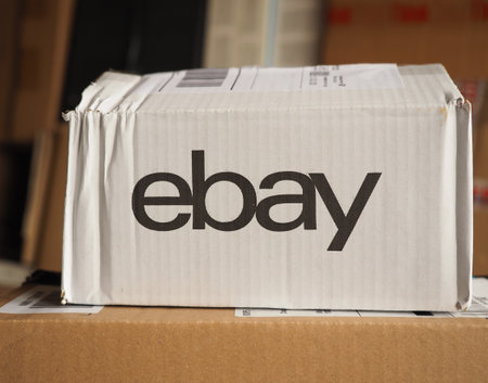 LONDON, UK - CIRCA APRIL 2020: Ebay packetのeditorial素材