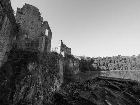 CHEPSTOW, UK - CIRCA SEPTEMBER 2019: Ruins of Chepstow Castle (Castell Cas-gwent in Welsh) in black and whiteのeditorial素材
